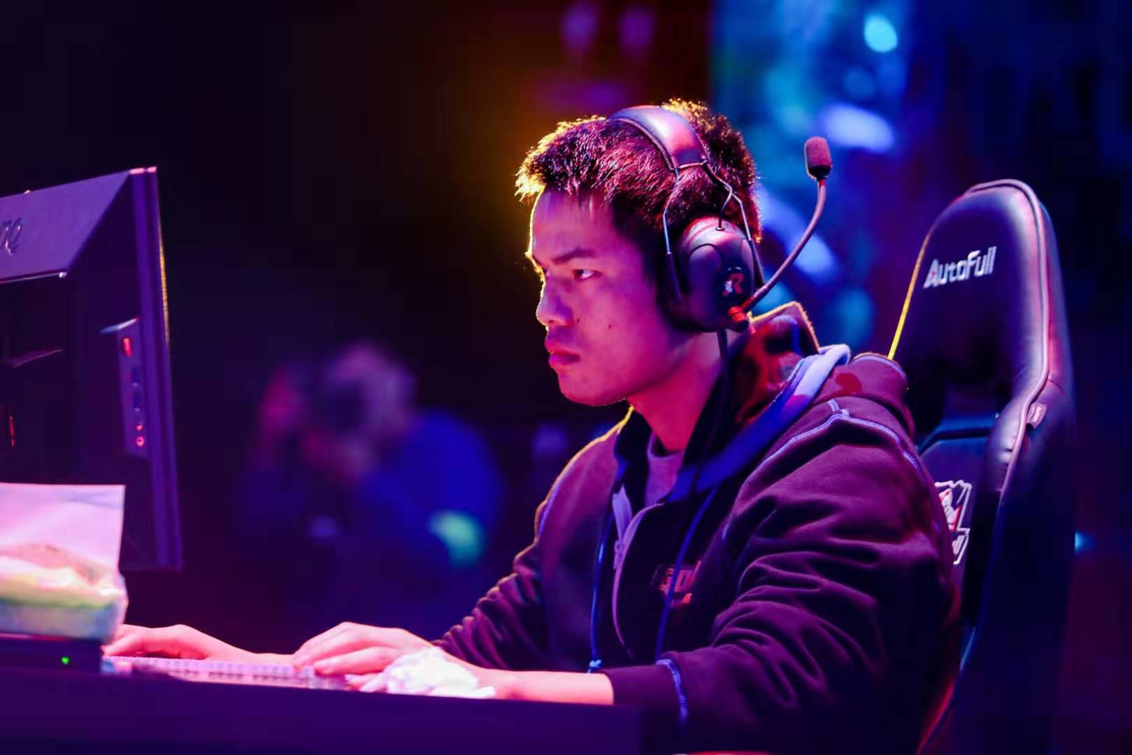 须在内线寻 须在内线寻