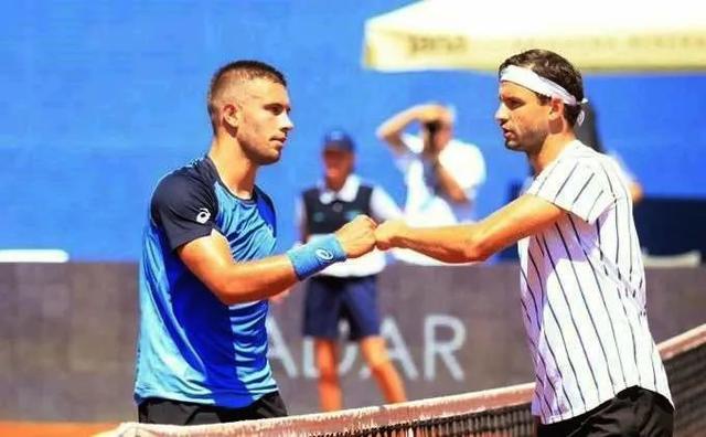 他遇到了一 他遇到了一